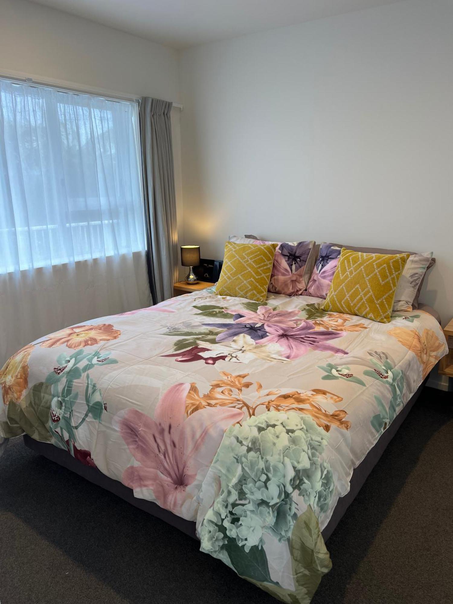 Russell Apartment - Unit 1 Екстер'єр фото