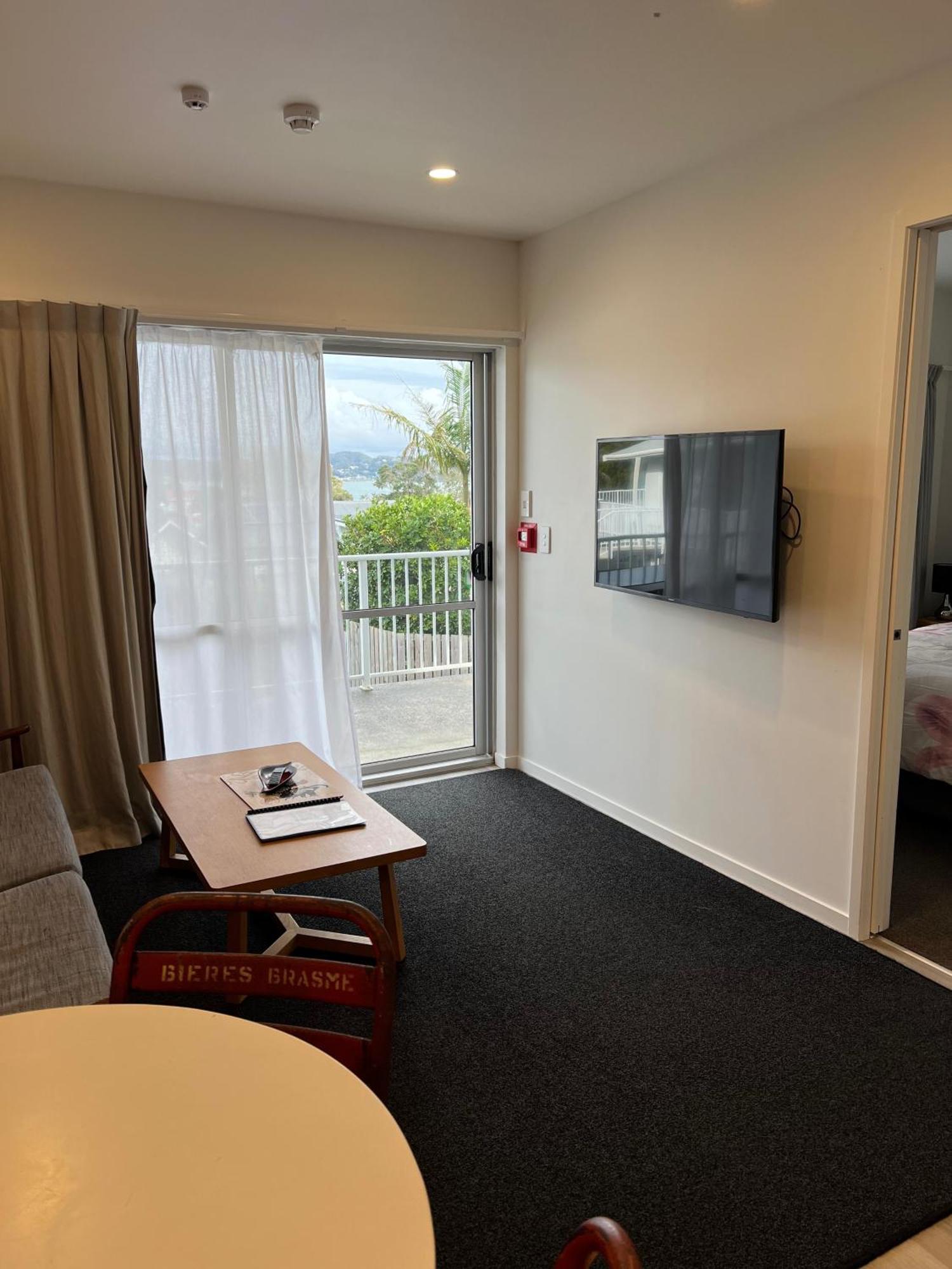 Russell Apartment - Unit 1 Екстер'єр фото